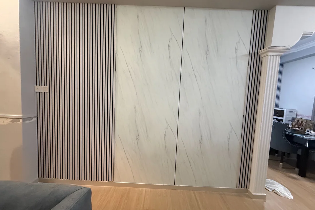 White marble-effect panels with fluted trim in a living room